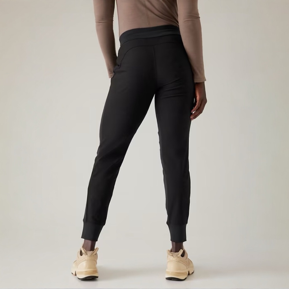 NWT Athleta Headlands Hybrid Trek Jogger - Picture 2 of 7